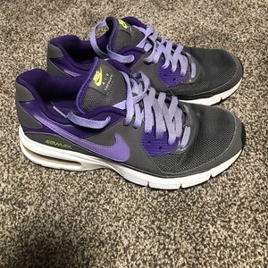 Nike Air Max women’s shoes size 8
